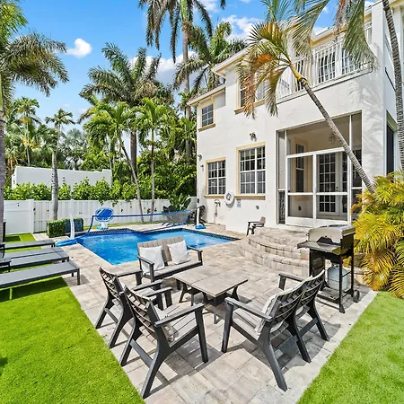 Gorgeous Venetian Home Walk To Beach With Hottub